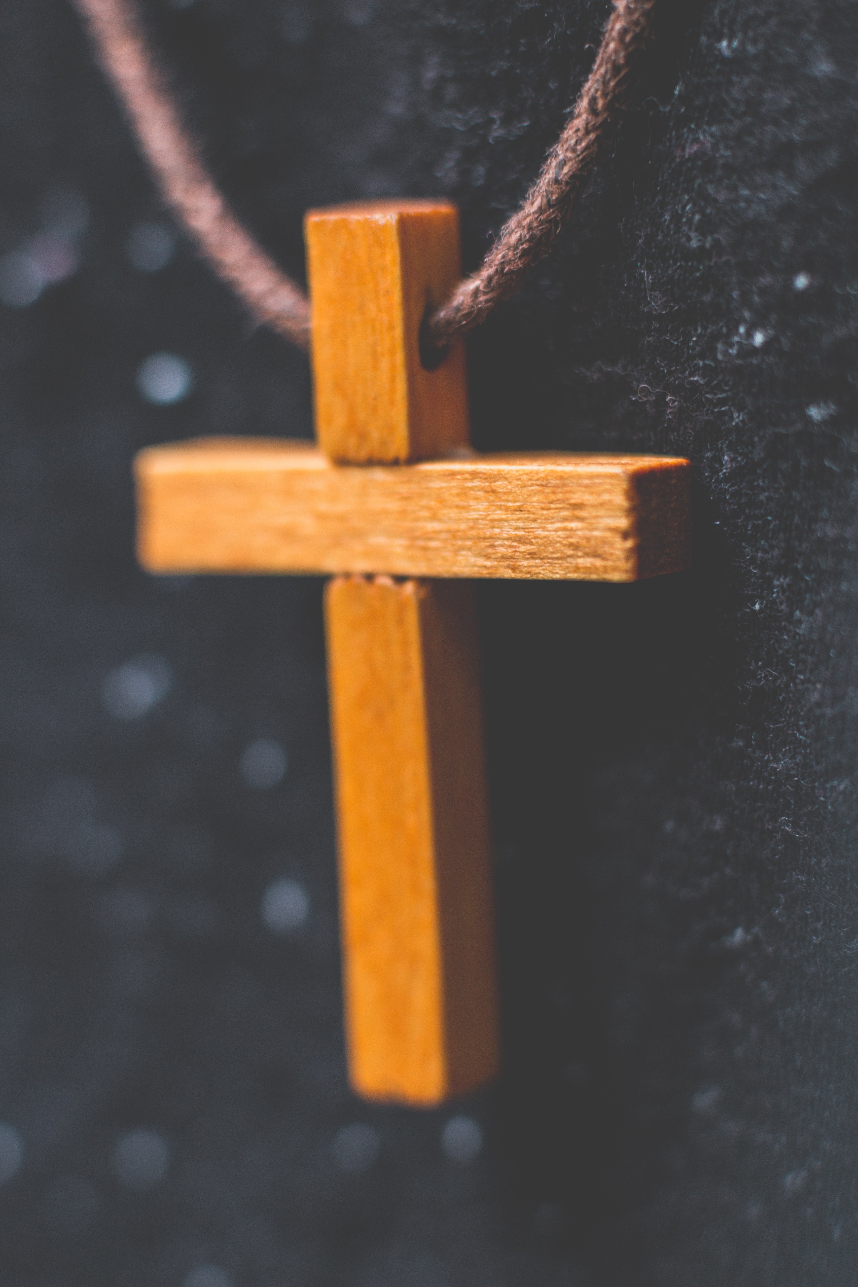 Brown Wooden Cross Pendant On Closeup Photography 792953